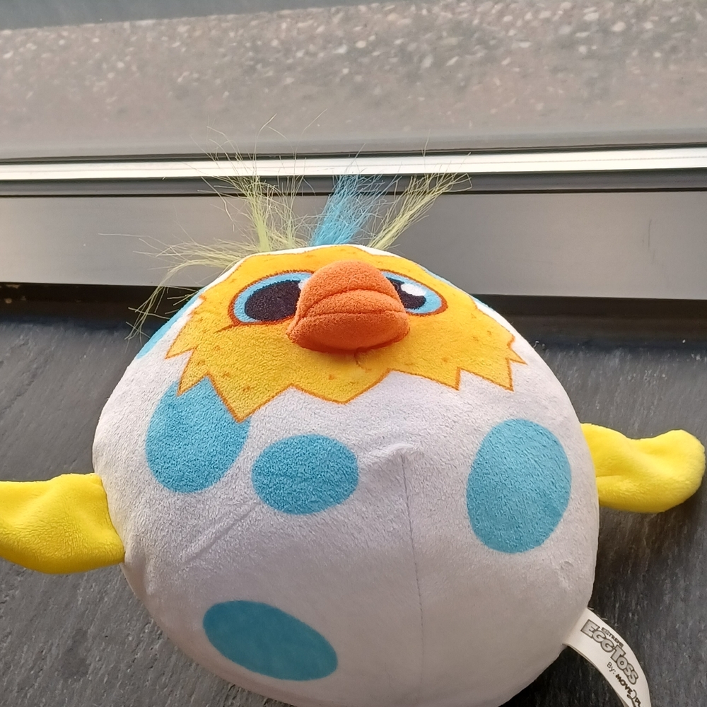 โMove Play Extreme Egg Toss Plush egg chicken - Picture 8 of 15